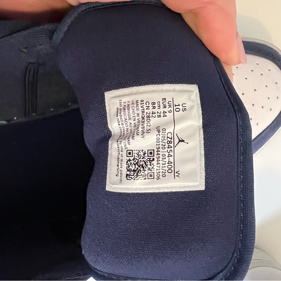 Jordan ones size 10 - Picture 4 of 5